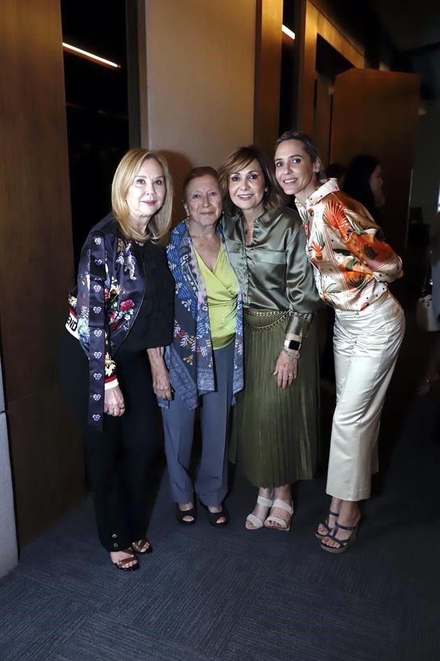 Patricia González, Ofelia Saldaña de González, Maritere Abella de González y Maritere González