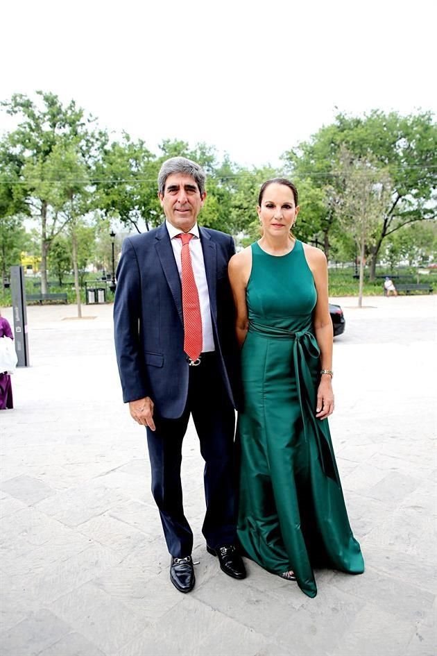 Enrique Rodríguez y Ana de Rodríguez