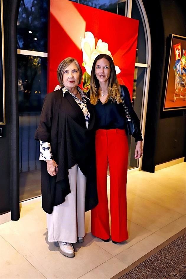 Aurora Vignau de Zambrano y Mónica Zambrano 