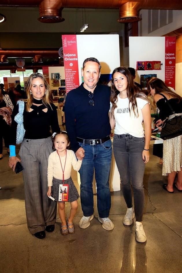 Caro de González, Vale González, Adrián González y Paulina González