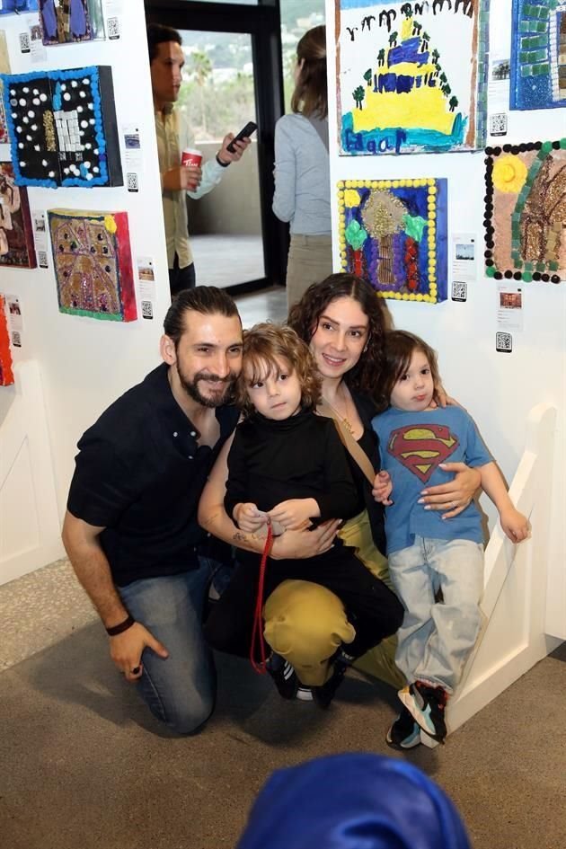 Luis Obeso, Alejandra Aransibia, Nikel Obeso y Luka Obeso