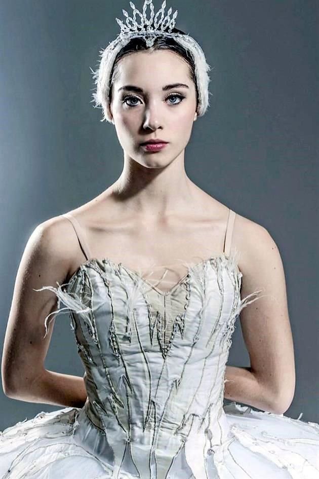 La regia Greta Elizondo fue nombrada primera solista de la Compañía Nacional de Danza.