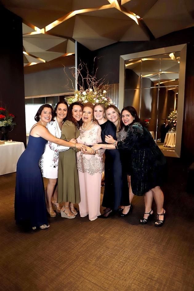 Alejandra Bringas Benavides, Claudia González Benavides, María José González Benavides, la festejada, Ana Cristina Benavides Tostado, Vicky Galán Benavides y Gaby López Benavides