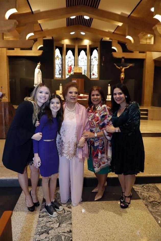 Vicky Galán, Victoria Lankenau, Diamantina Sauceda de Benavides, Gaby Benavides y Gaby López Benavides