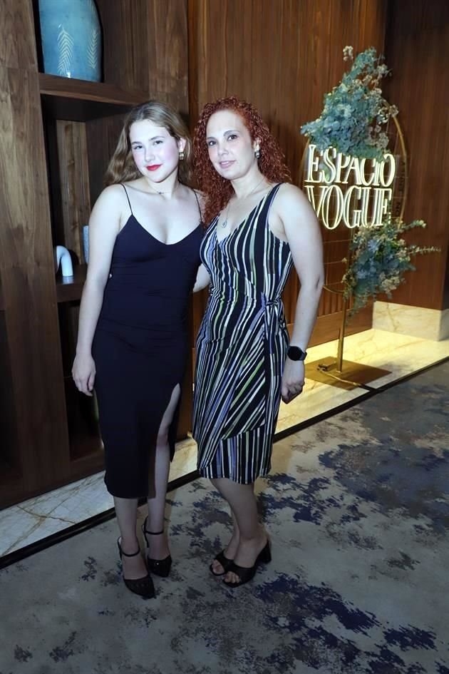Ana Teresa Padilla y Teresa Guajardo