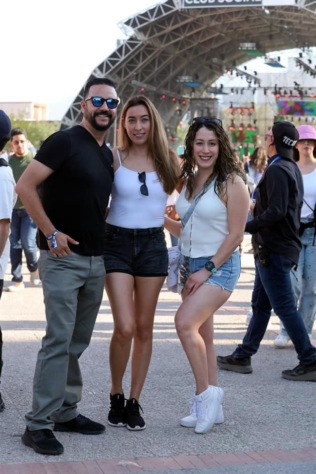 Iván Lozano, Miriel Lozoya y Alejandra Cantú