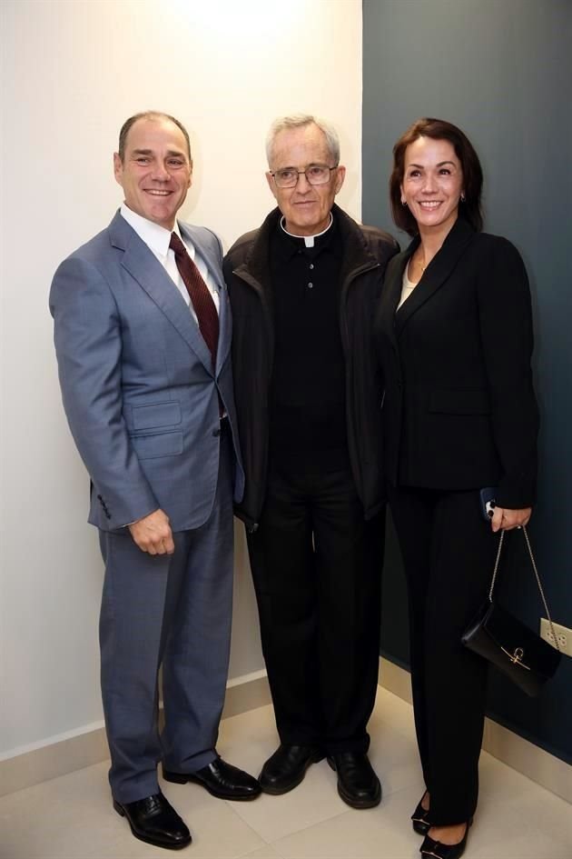 Horacio García, Padre Ricardo Sada y Sofía Izaguirre de García