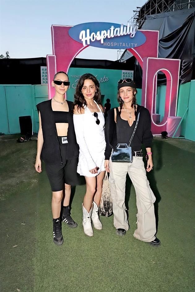 Ana Paula Contreras, Regina Contreras y Jimena Loza