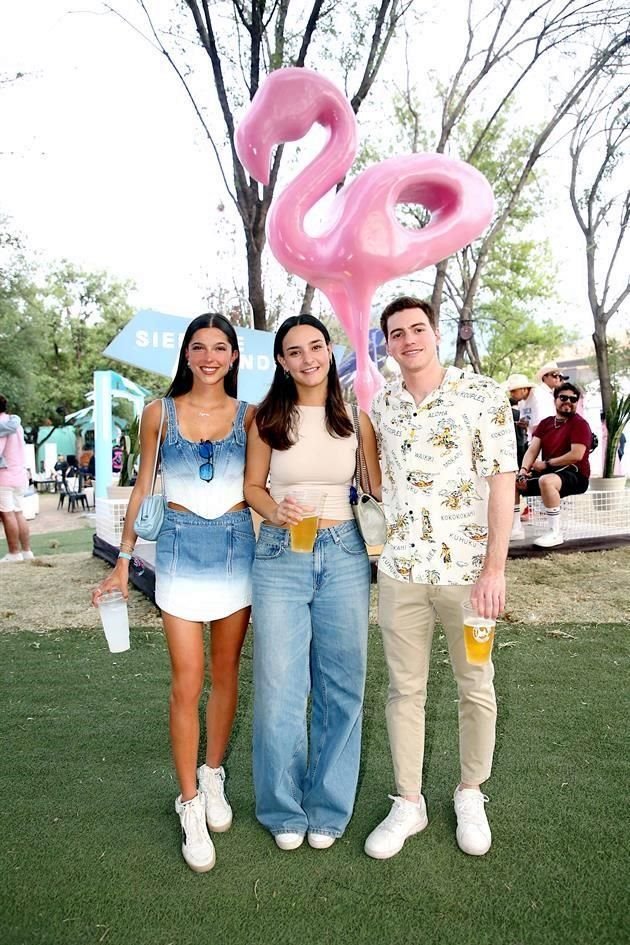 Eugenia Rodríguez, Paulina Alonso y Santiago Llaneza