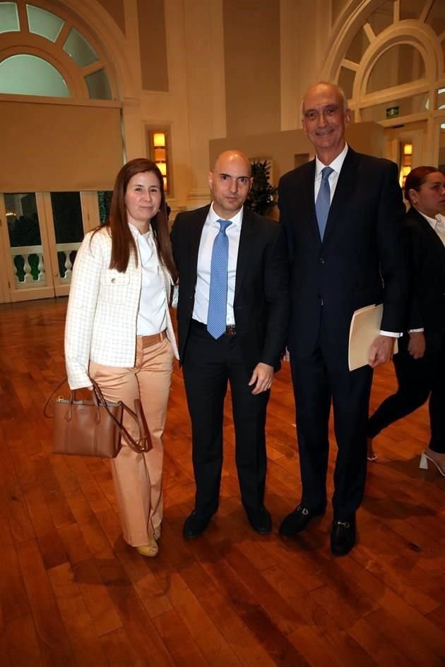 Consuelo de Aguirre, Álvaro Aguirre y Ricardo del Valle