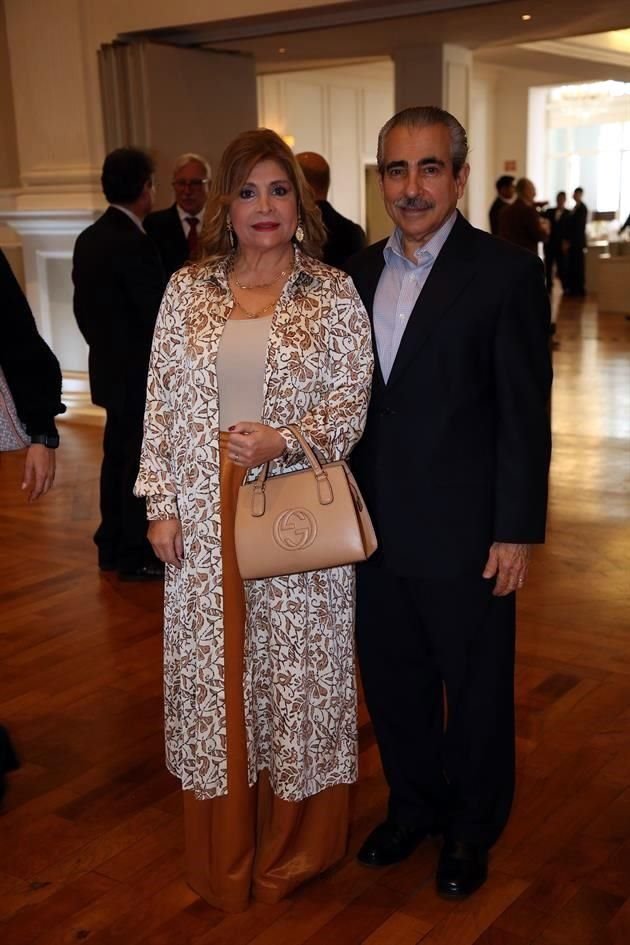 Claudia Chávez de García y Alejandro García