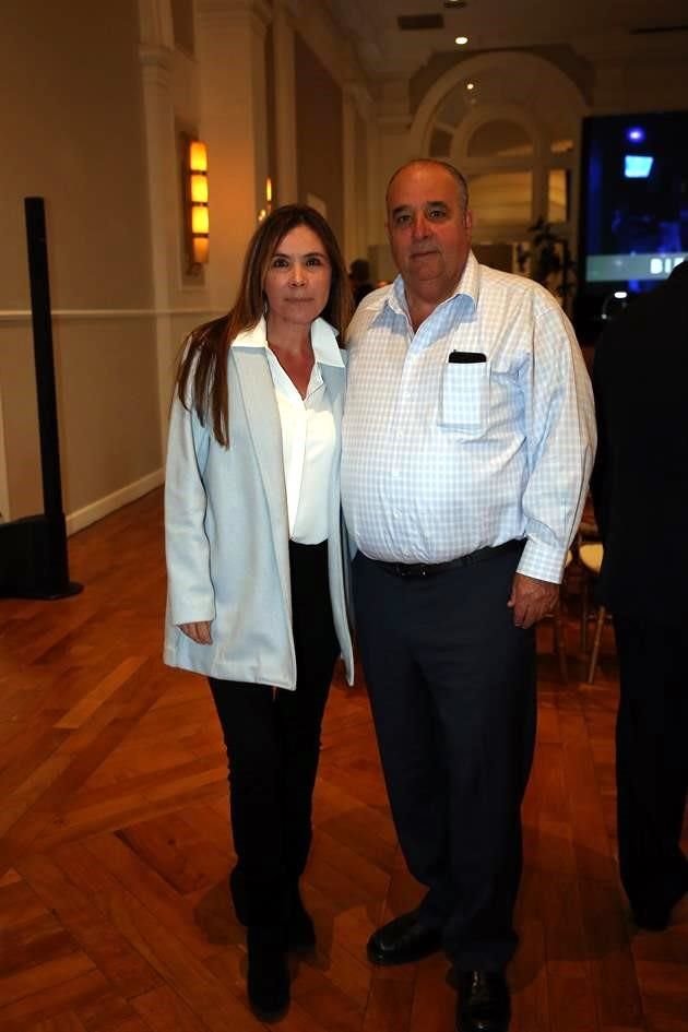 Marisol de Garza y Jesús Garza