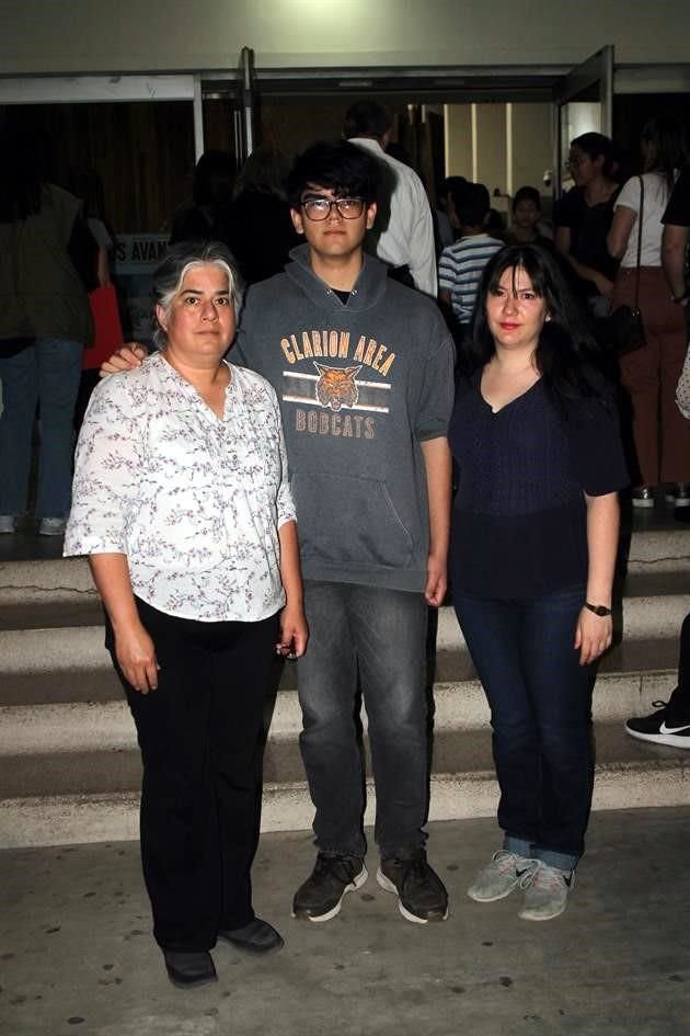 Lupita Hernández, Ayzar Ramírez y Amparo Hernández