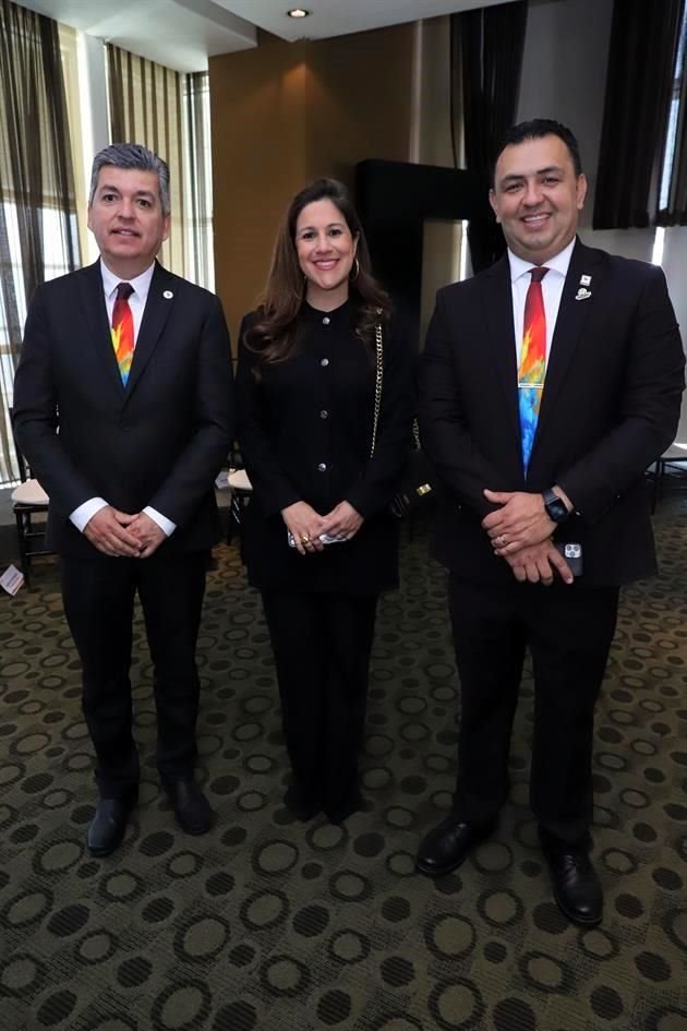 José Carlos Carvajal, Luly Gómez y Gilberto Almaguer
