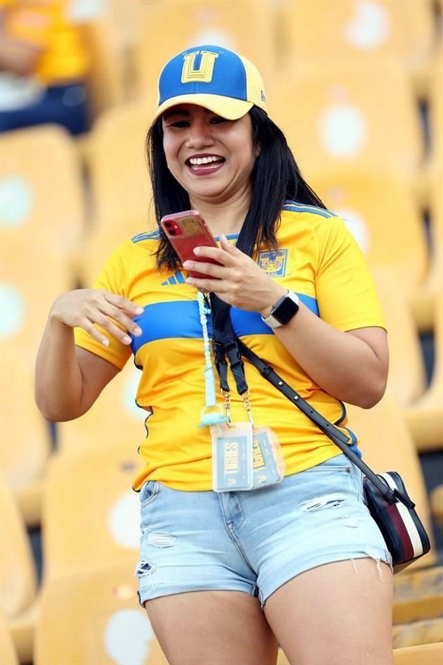 El ambiente previo al Tigres vs. Pachuca en el Estadio Universitario.
