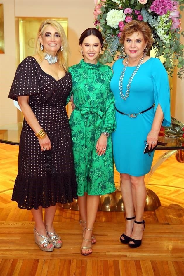 Karina Charur de Tancredi, la novia y Delia Martha Villarreal Rodríguez