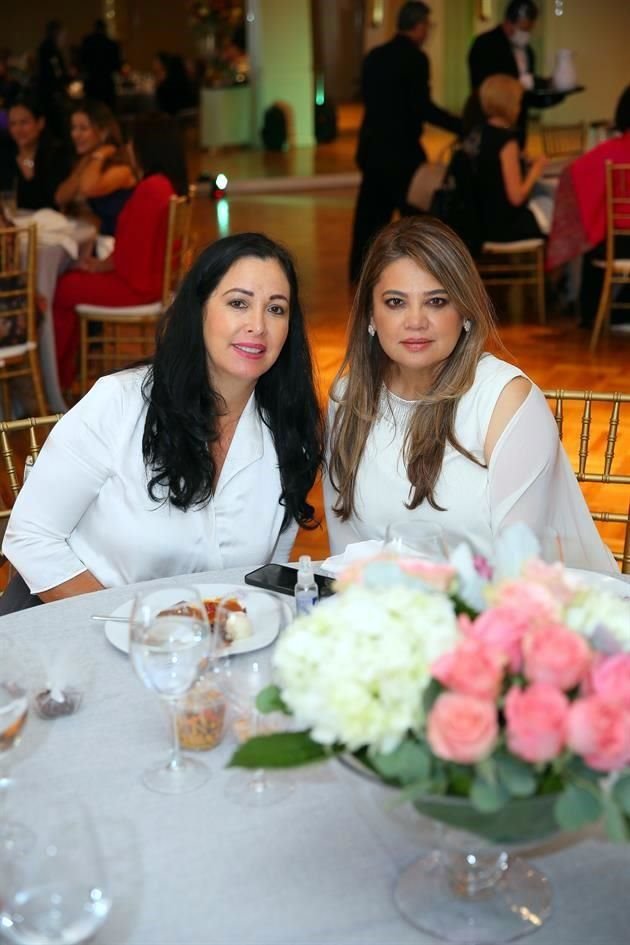 Helia Cárdenas y Verónica Leal