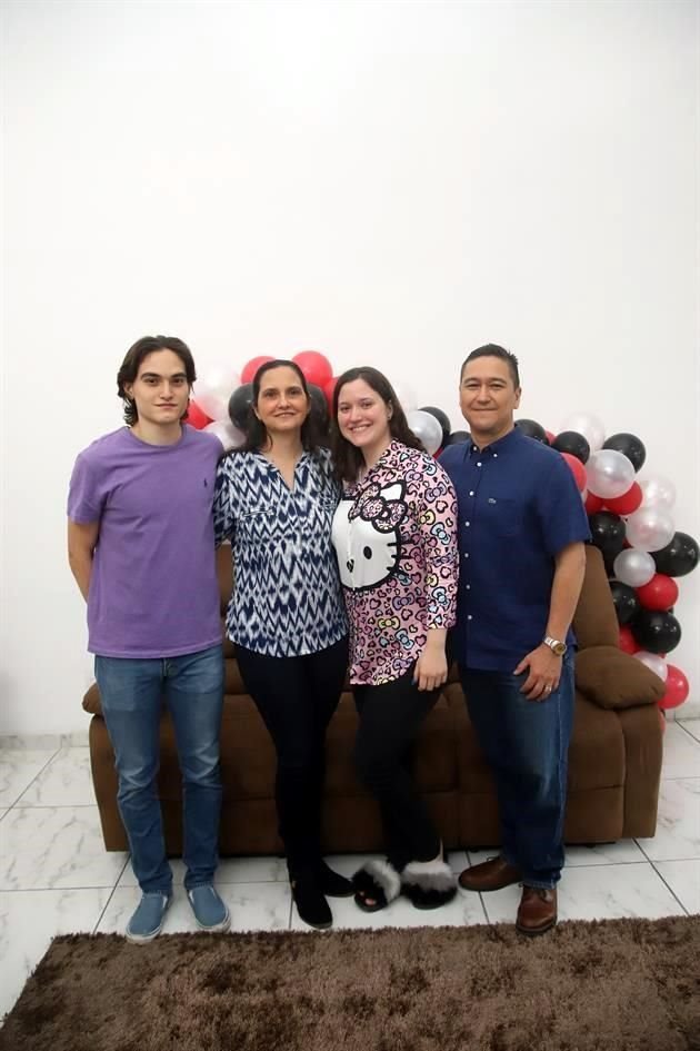 Jesús Treviño, Mónica Rodríguez de Treviño, Mónica Carolina Treviño y Jesús Treviño