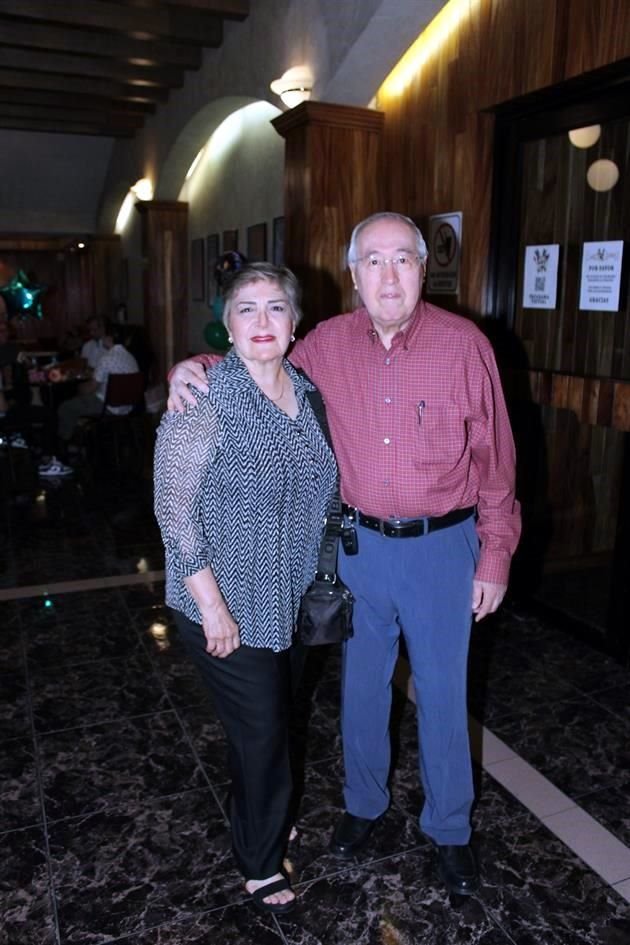 Nora Martínez de Garza y Leobardo Garza