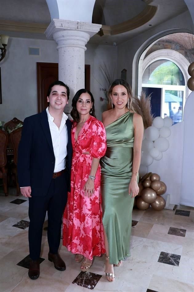 Eugenio Garza, Laura Robles de Garza y Viviana Garza