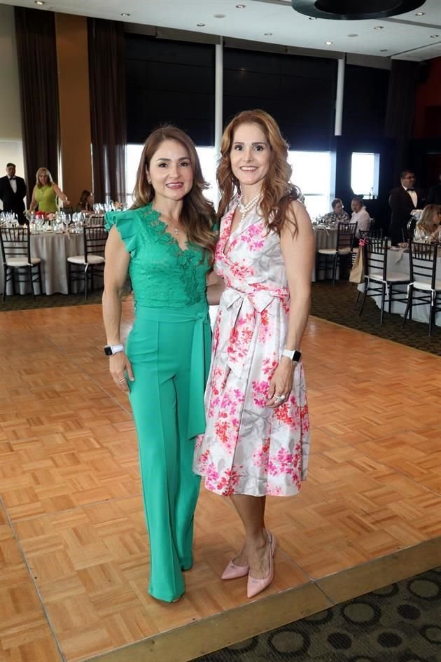 Claudia Silva de Benavides y Juanita Barrientos de Cantú