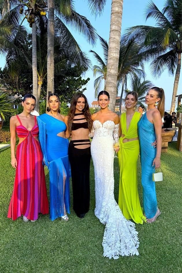 Eugenia González Ballesteros, Connie Dávalos, Yael Sandler, la novia, Dominique Versteeg y Gabriela Quintero