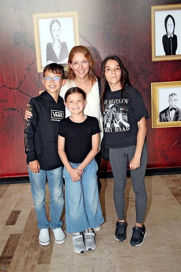 Armando García, Ana Sofía Martínez, Ana Sofía García y Andrea García
