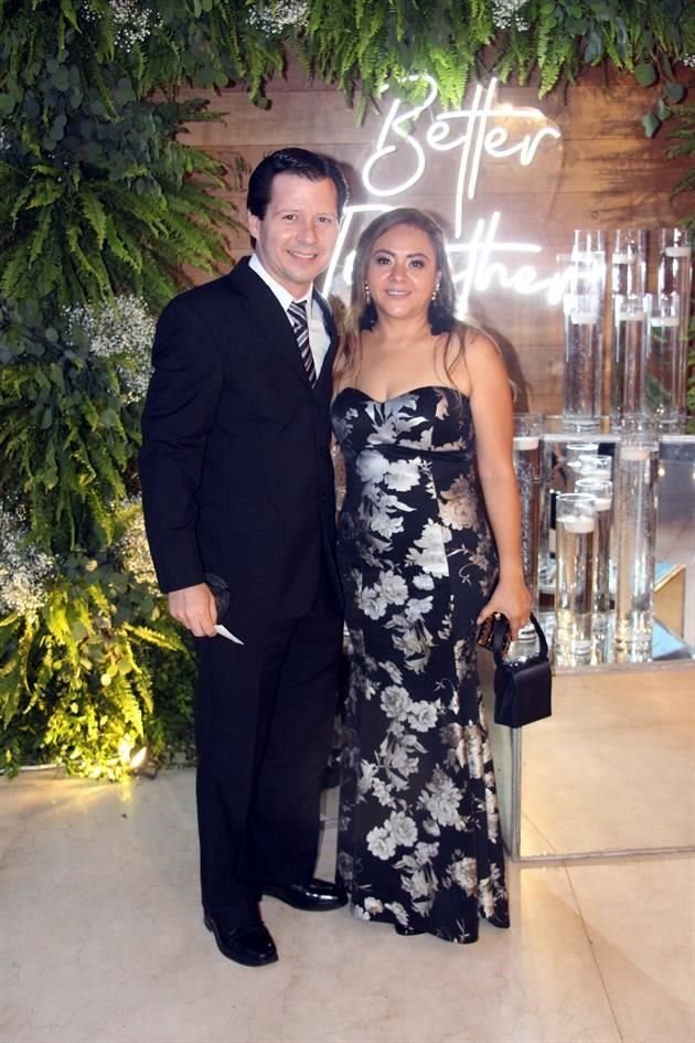 Roberto Salinas y Dalia Carbajal