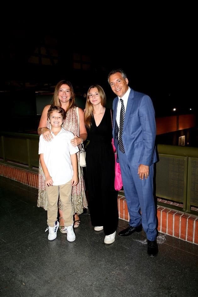 Luca Galeazzi, Chanina Triulzi, Isabella Galeazzi y Martín Galeazzi