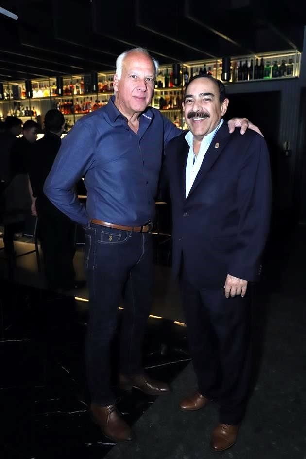 Alejandro Camelo con el cumpleañero