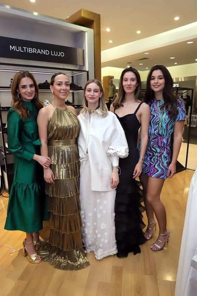 Eugenia Marcos, Valeria Elizondo, Cata Santos, María Páez y Raquel Valdés