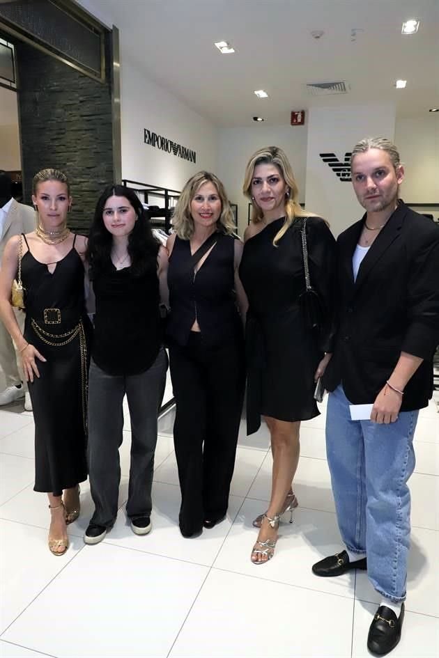 Andy Benavides, Isabella Santos Rodríguez, Claudia Rodríguez de Santos, Laura Garza y Rolando Lamas