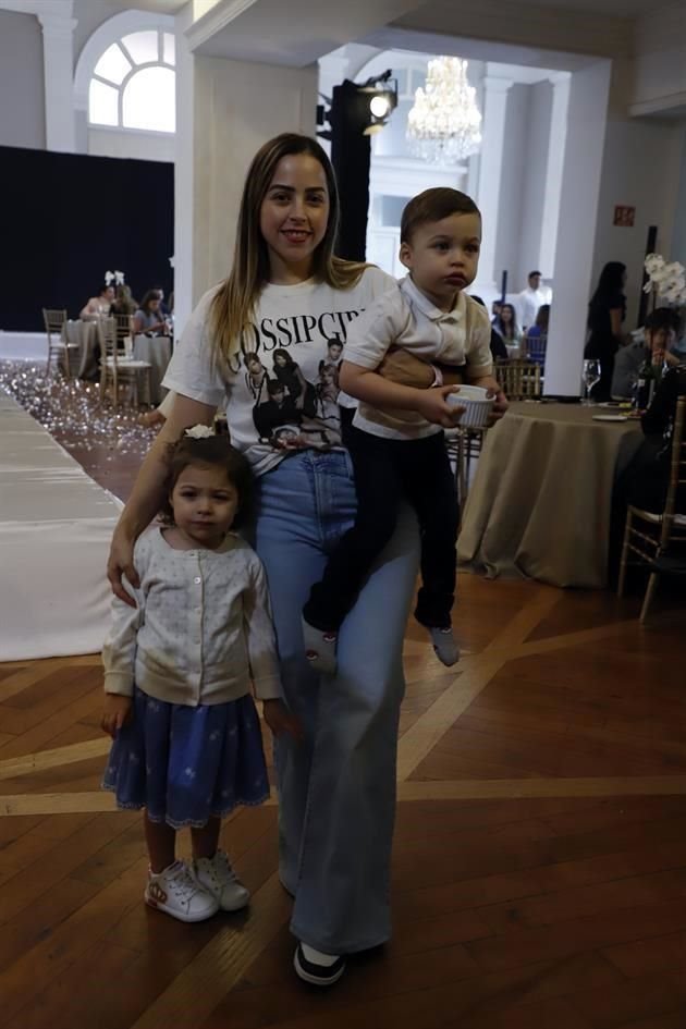 Sofía Hermosillo, Ángela Sofía y José Daniel Flores