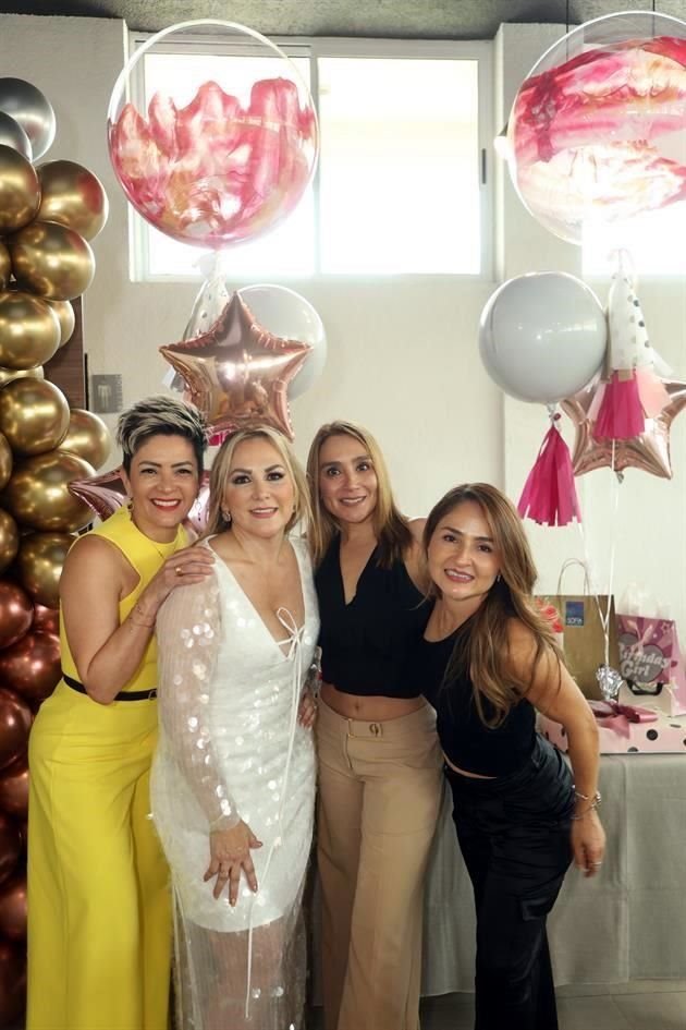 Janeth Briones, Lety Muñiz, Claudia Silva de Benavides y Mona Navarro de González