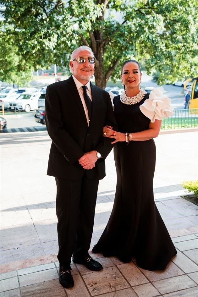 Guillermo Pérez Salinas y Mireya Montemayor de Pérez Salinas