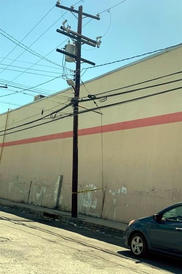 En el sector existen varios postes que necesitan mantenimiento para evitar un accidente,