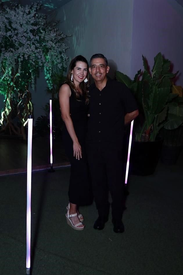 Lethzaida González y  César Saucedo Morales