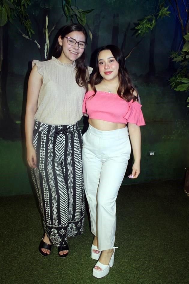 Cathia González y Regina Luna