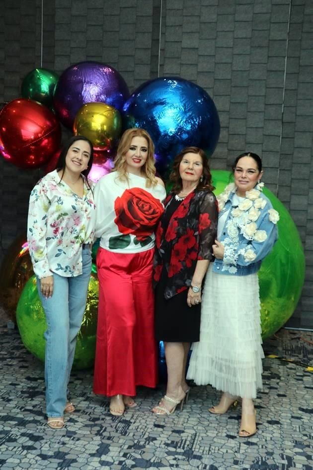 Martha Treto de Cortez, Érika Cortez, Nina Villarreal y Perla Salinas