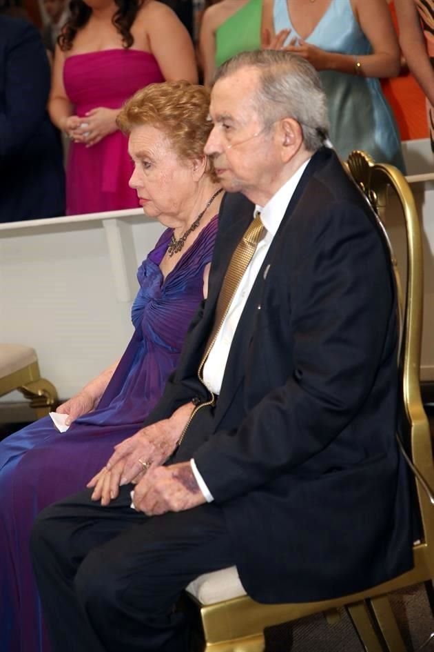 Margot Griffith de Aldape y Alfonso Aldape, abuelitos de la novia.<br>