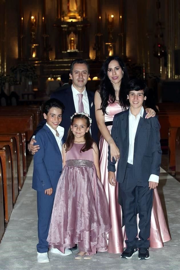 Ricardo Leal, Vanesa Gracida, Andrés Leal, Isabela Gracida y Eugenia Gracida