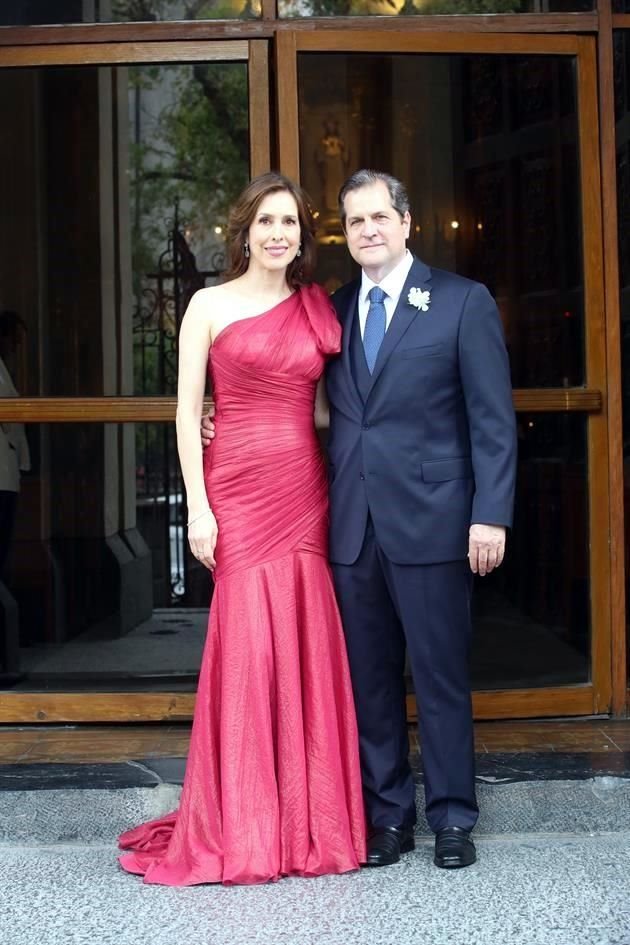 Karla Gracida de Ruiz y Omar Ruiz Santos, papás de la novia