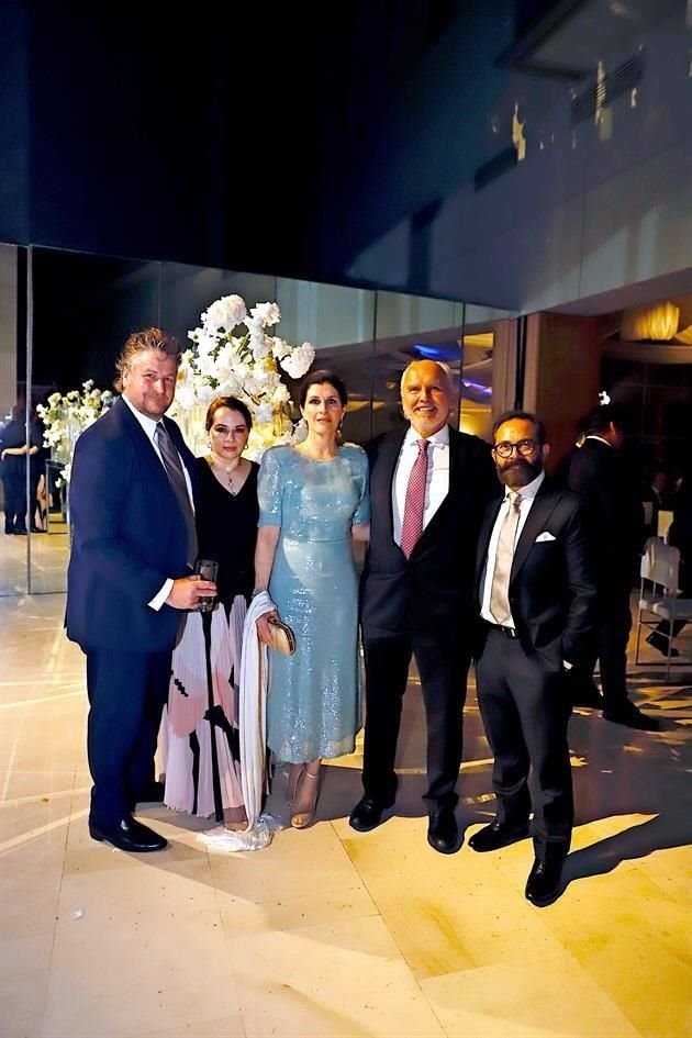 Patrick Fiehn, Katy Martínez de Fiehn, Cristina Sada de Zorrilla, Diego Zorrilla y Mauricio Gattás