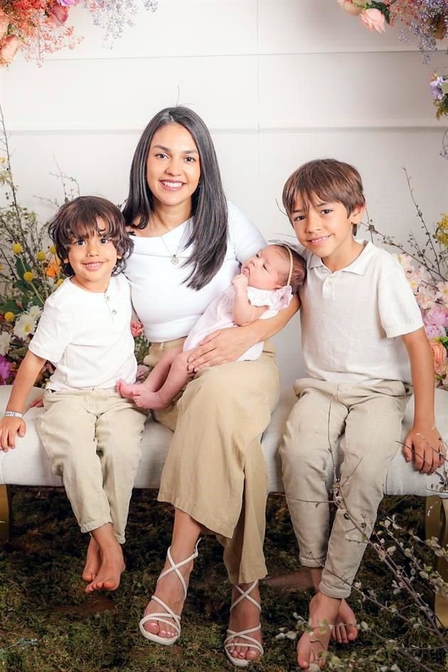 Gabriela Domene y sus hijos