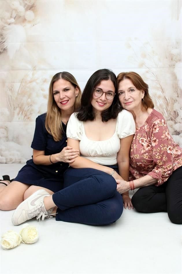 Ana Laura Alcalá, Laura Andrea Vargas Alcalá y Laura Nelly Garza