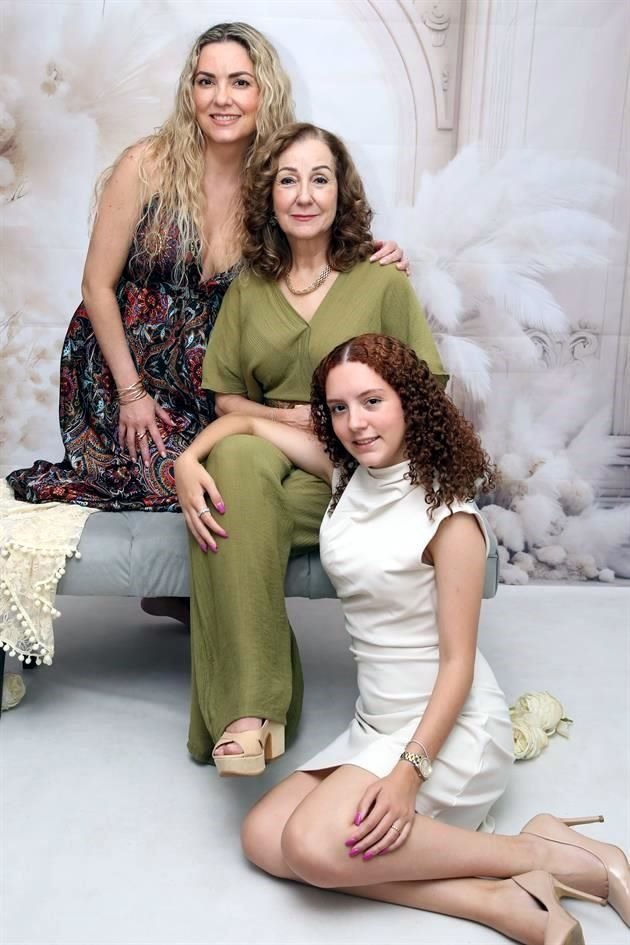 Karla Chapa Garza, Elva Garza de Chapa y Barby Moreno Chapa
