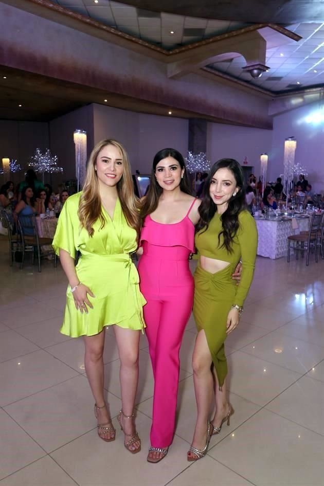 Anel Garza, Karina Garza y Diana Garza de Hernández