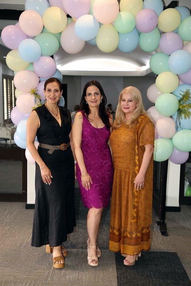 Mary Carmen González, Alicia Valenzuela y Bernardette Rodríguez