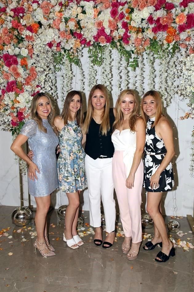 Celem Luna, Bere Martínez, Jessica Guerrero, Gaby Landois y Sandra Peña