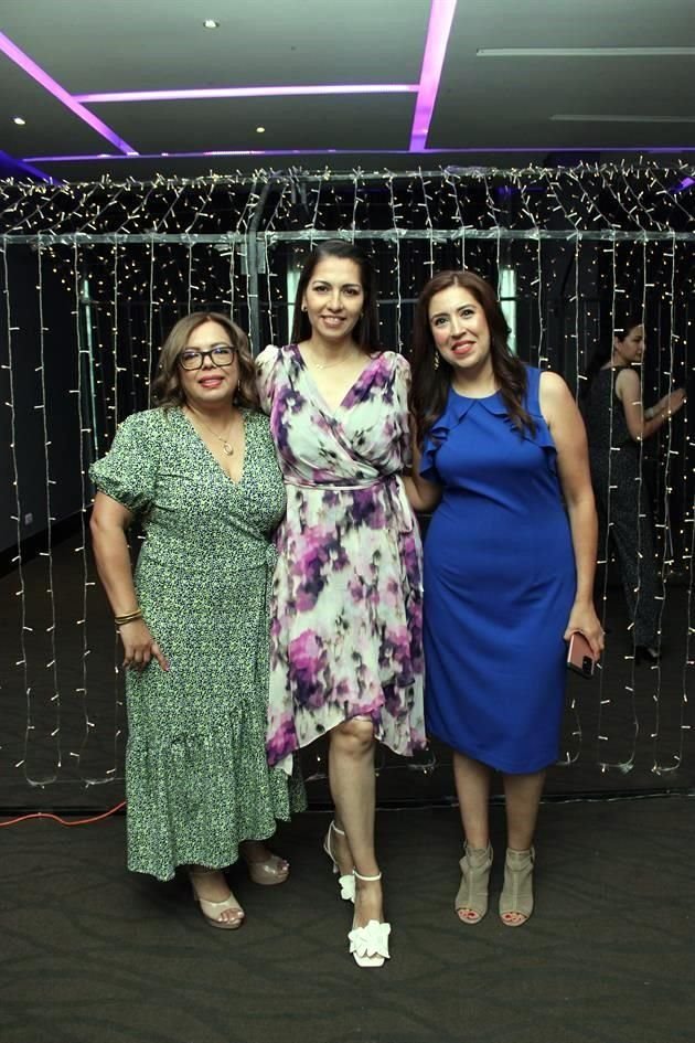 Cristina Alor, Lydia Ramos (Dir. General Campus Cumbres) y Graciela Hernández